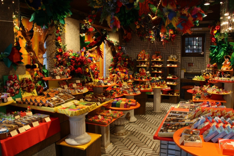 vente-CORRENS-min_candy_store_chocolate_shop_chocolate_switzerland-393515